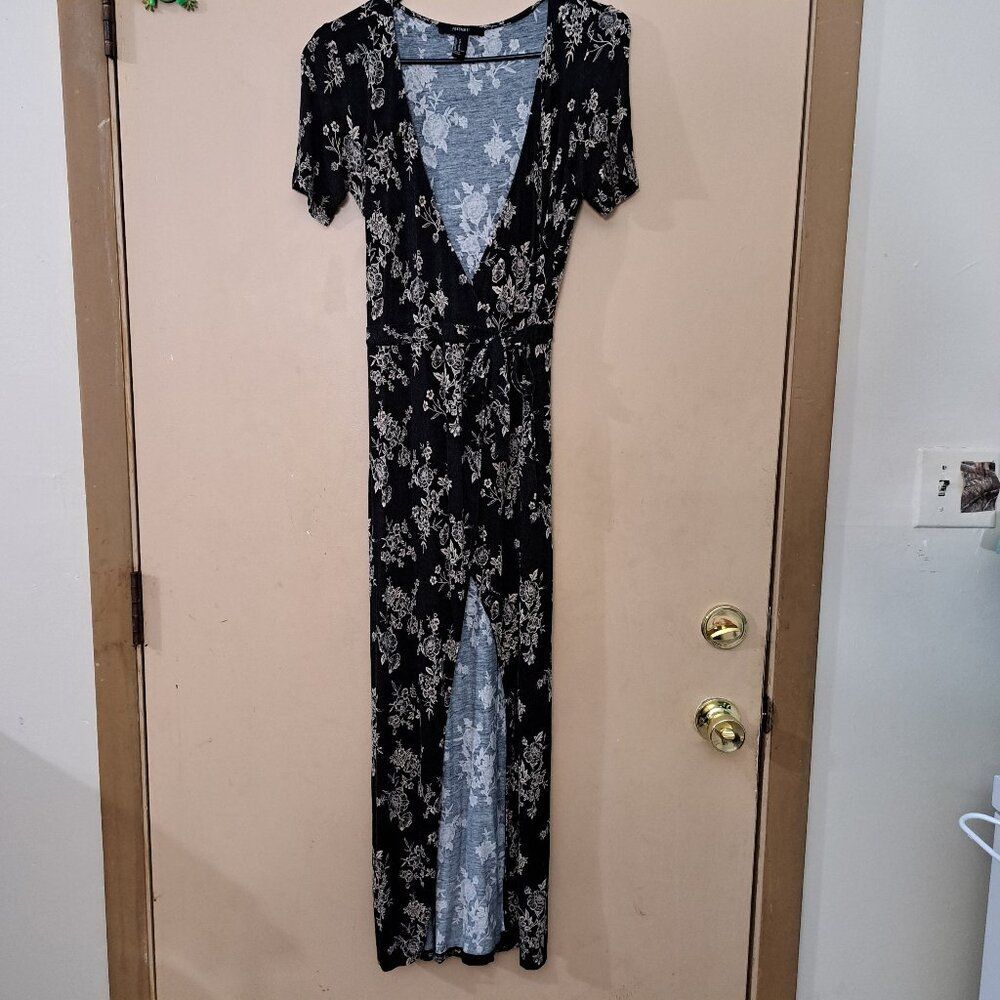 Forever 21 women's medium Rayon Stretch maxi wrap dress black flowers